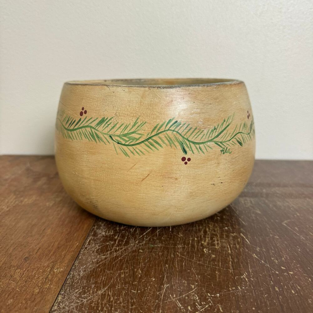 Solid wood light weight painted wreath & berry Christmas holiday decorative bowl